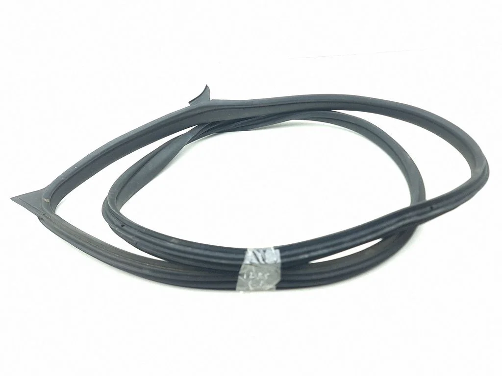 Rubber seal front door (on door) – left