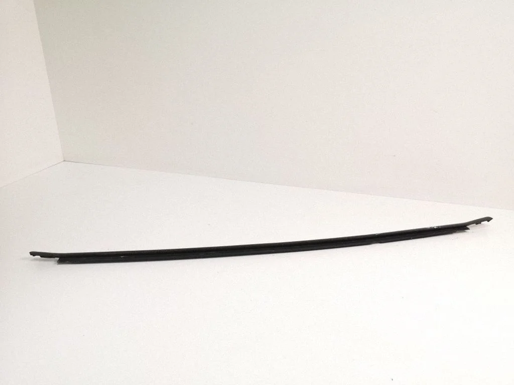 Rubber seal rear door window/glass – left