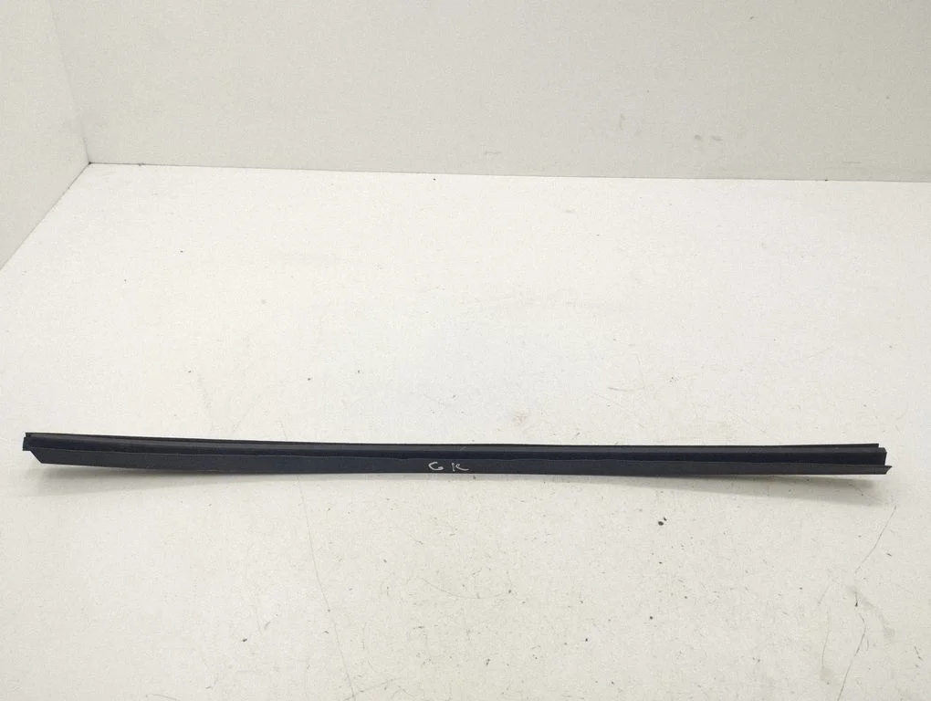 Rubber seal rear door window/glass – left