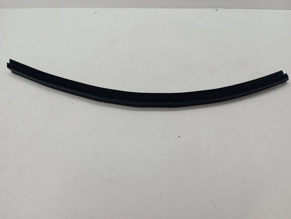 Esiukse tihend (ukse pool) – Nissan Qashqai (2016-2021)