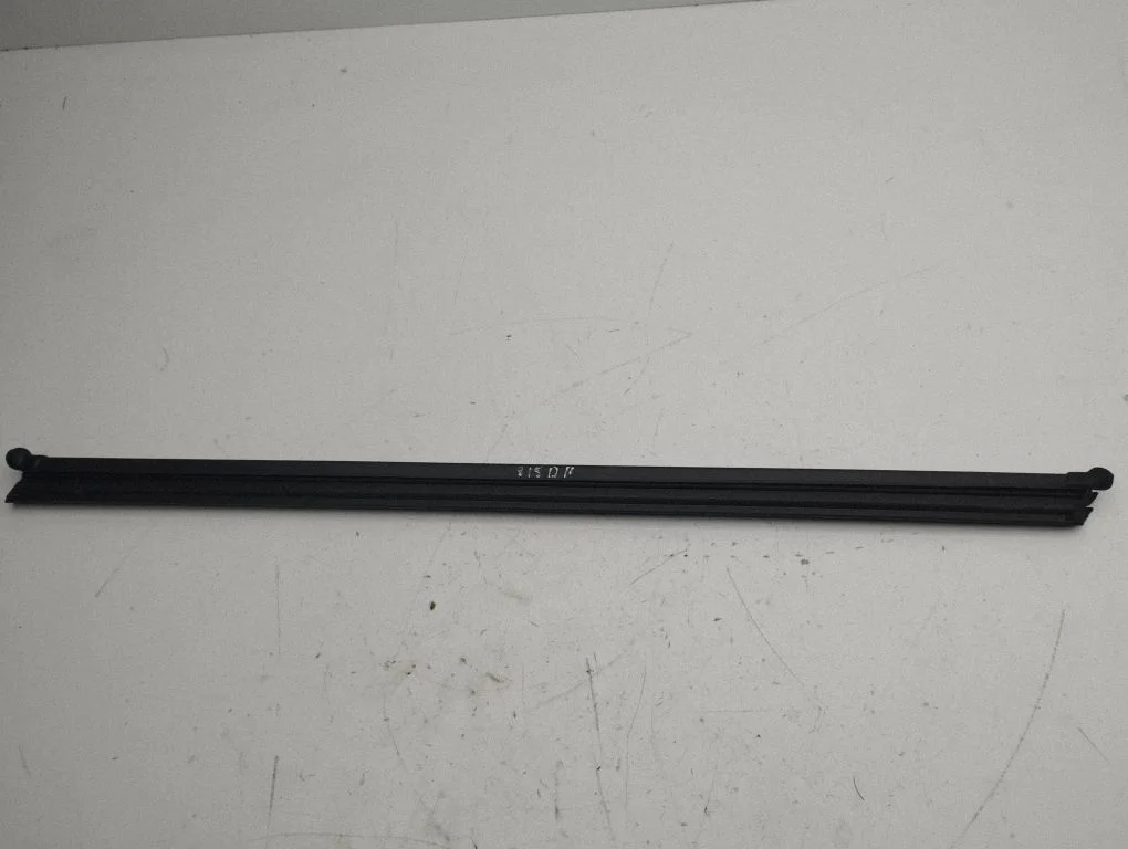 Rubber seal front door (on door) – right