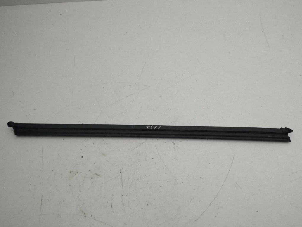 Rubber seal front door (on door) – left
