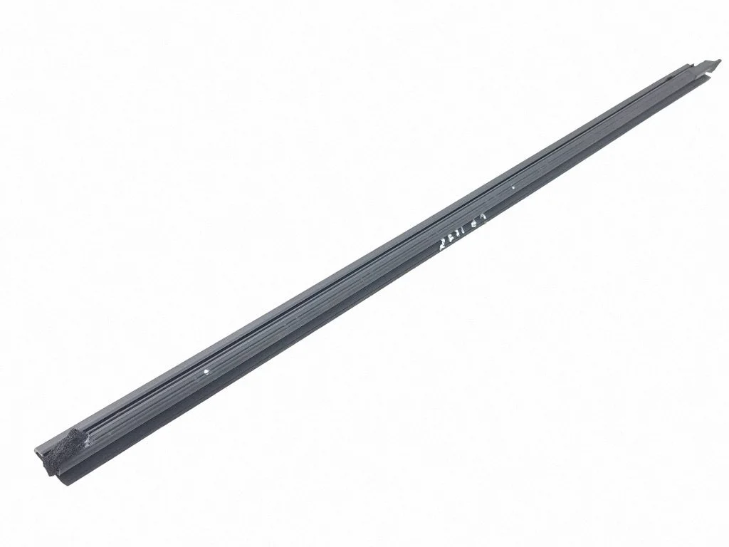 Rubber seal front door window/glass