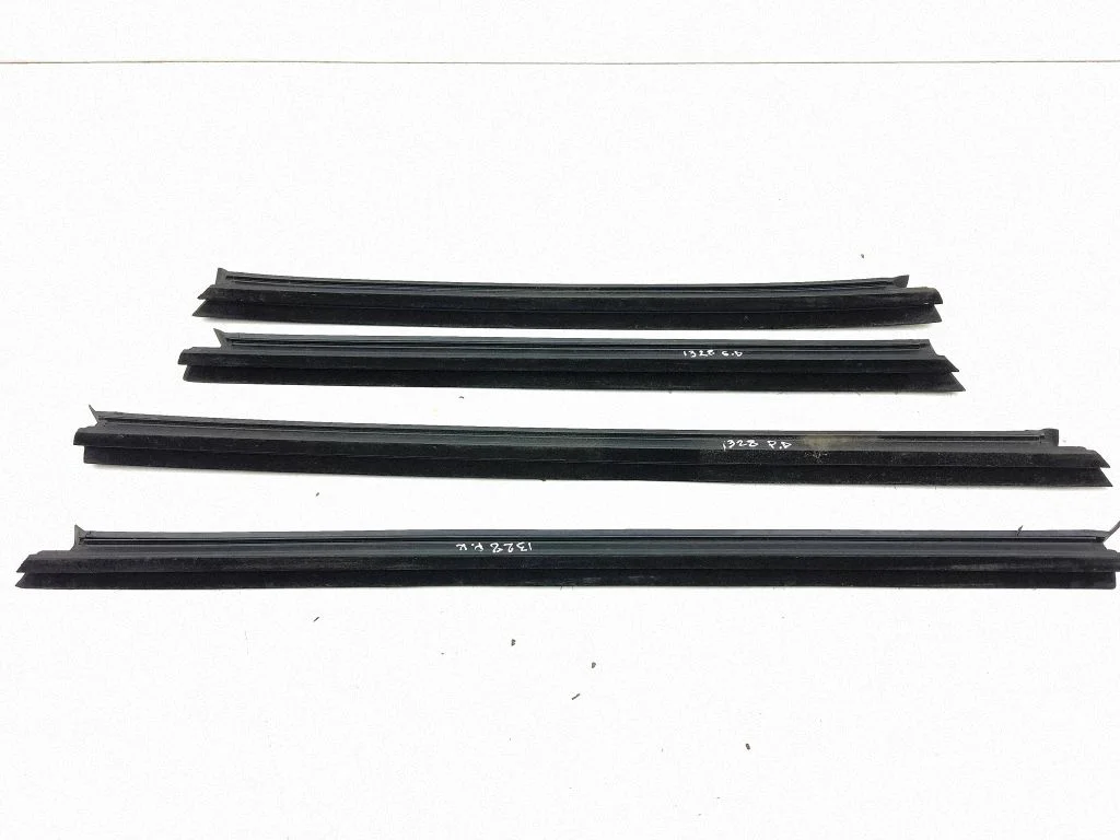 Rubber seal front door window/glass – Volvo S90, V90 (2016-)