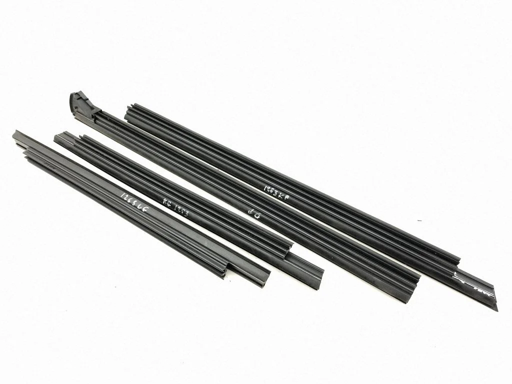Rubber seal front door window/glass