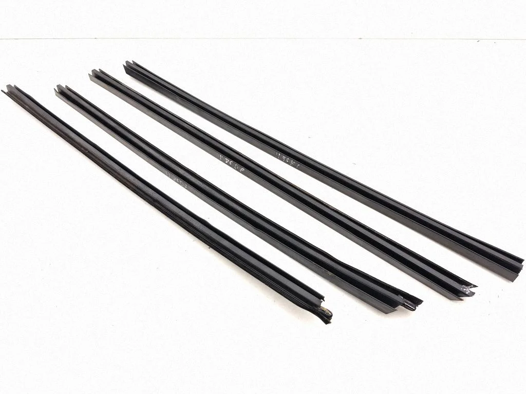 Rubber seal front door window/glass