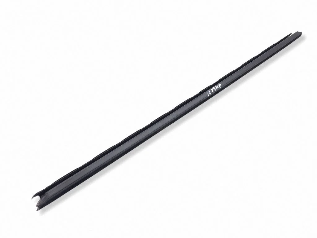 Rubber seal front door window/glass – left