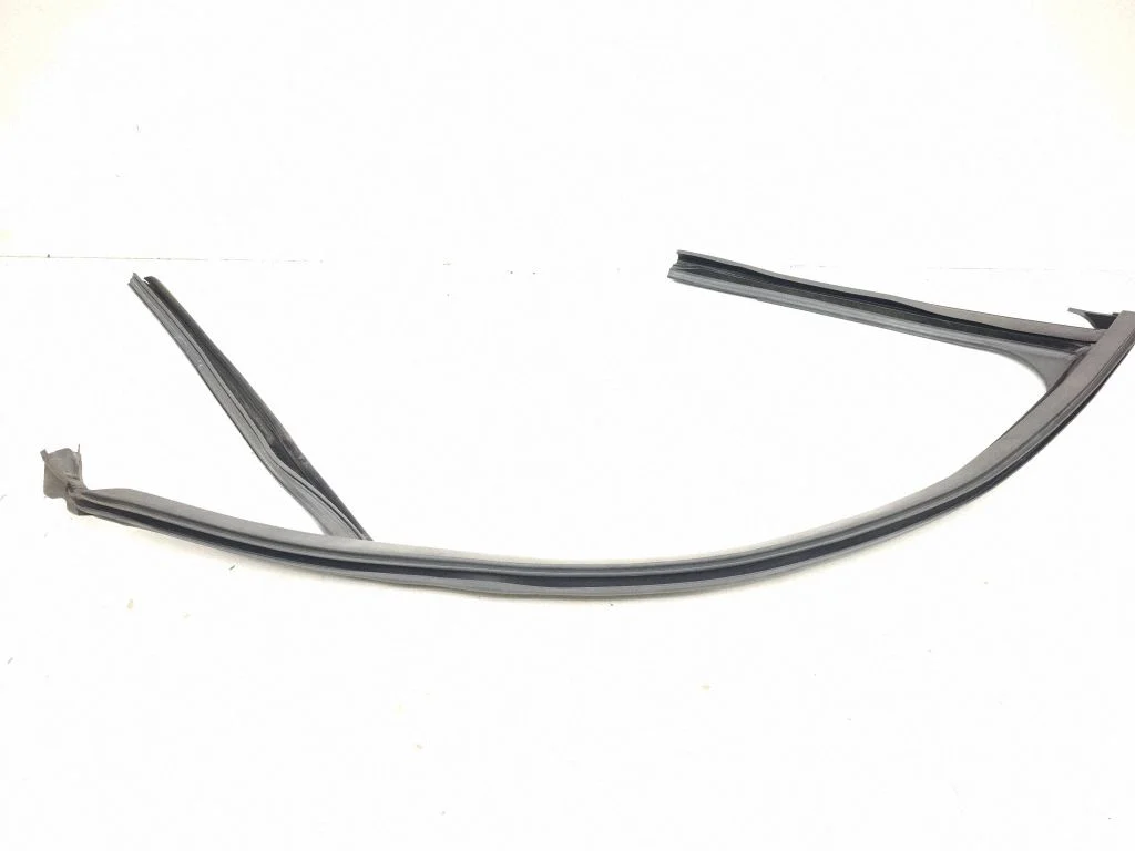 Rubber seal front door window/glass – right