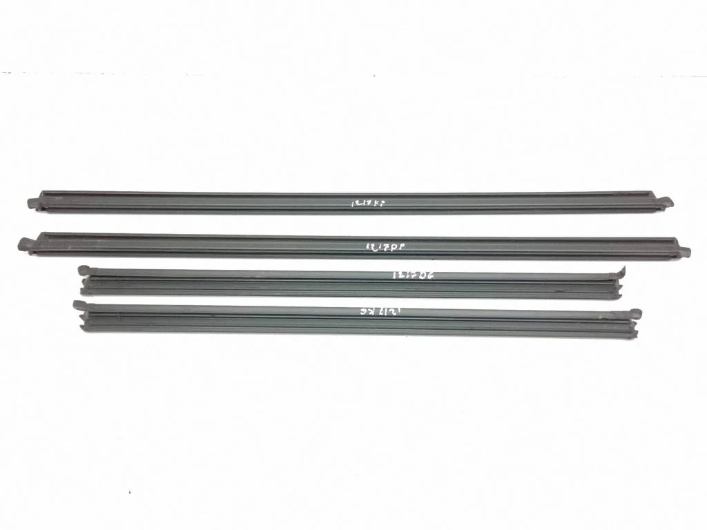 Rubber seal front door window/glass