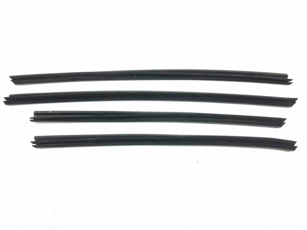 Rubber seal front door window/glass
