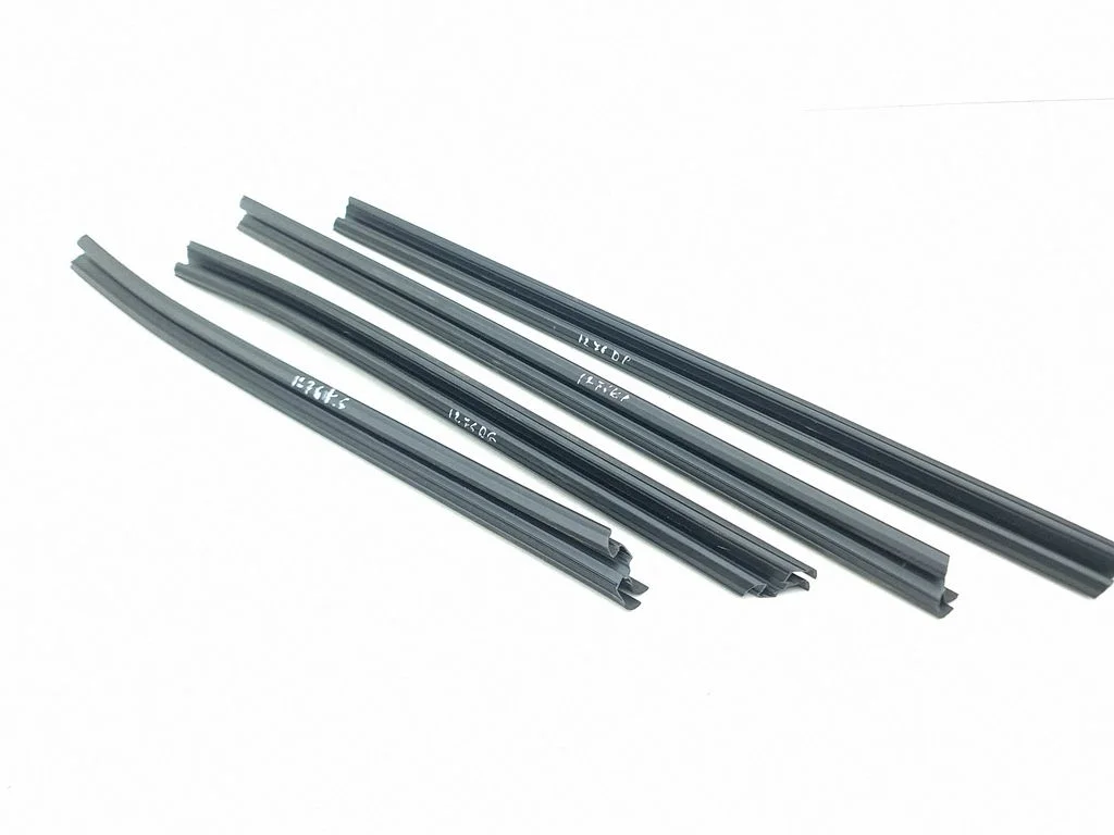 Rubber seal front door window/glass