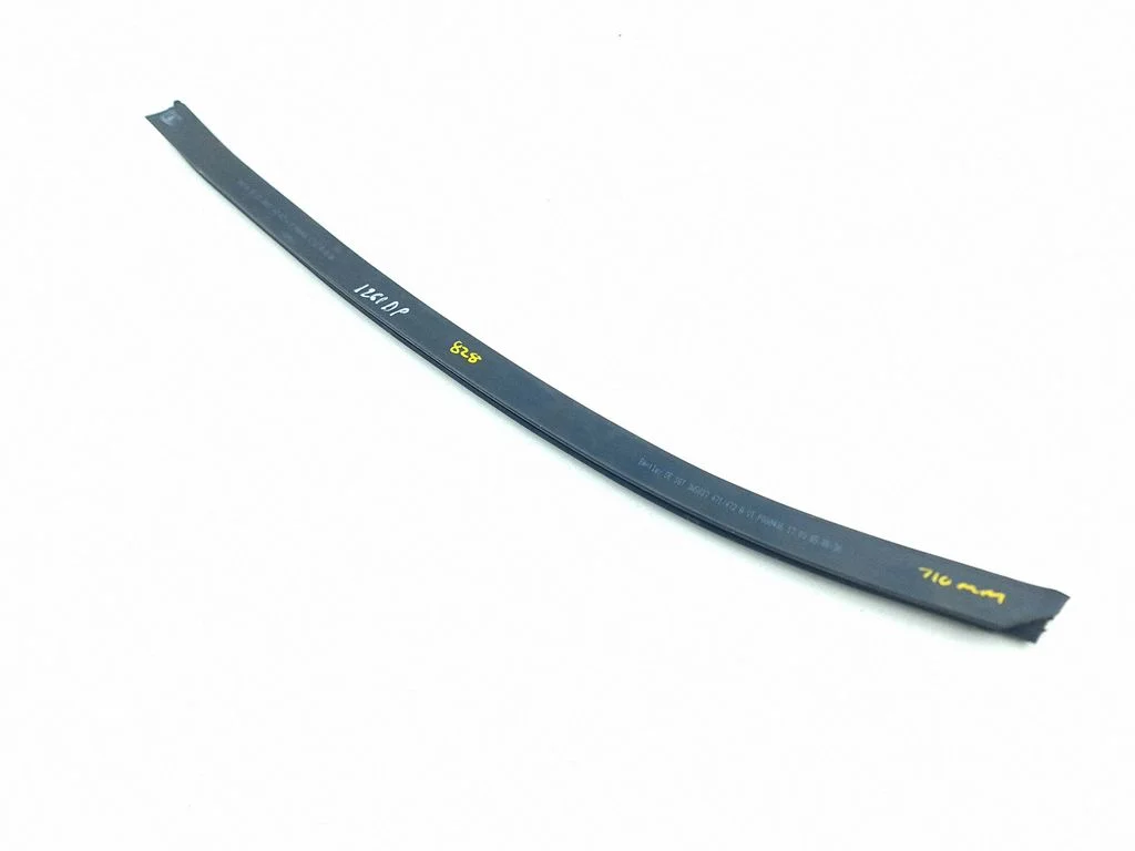Rubber seal front door window/glass 3W5837471A