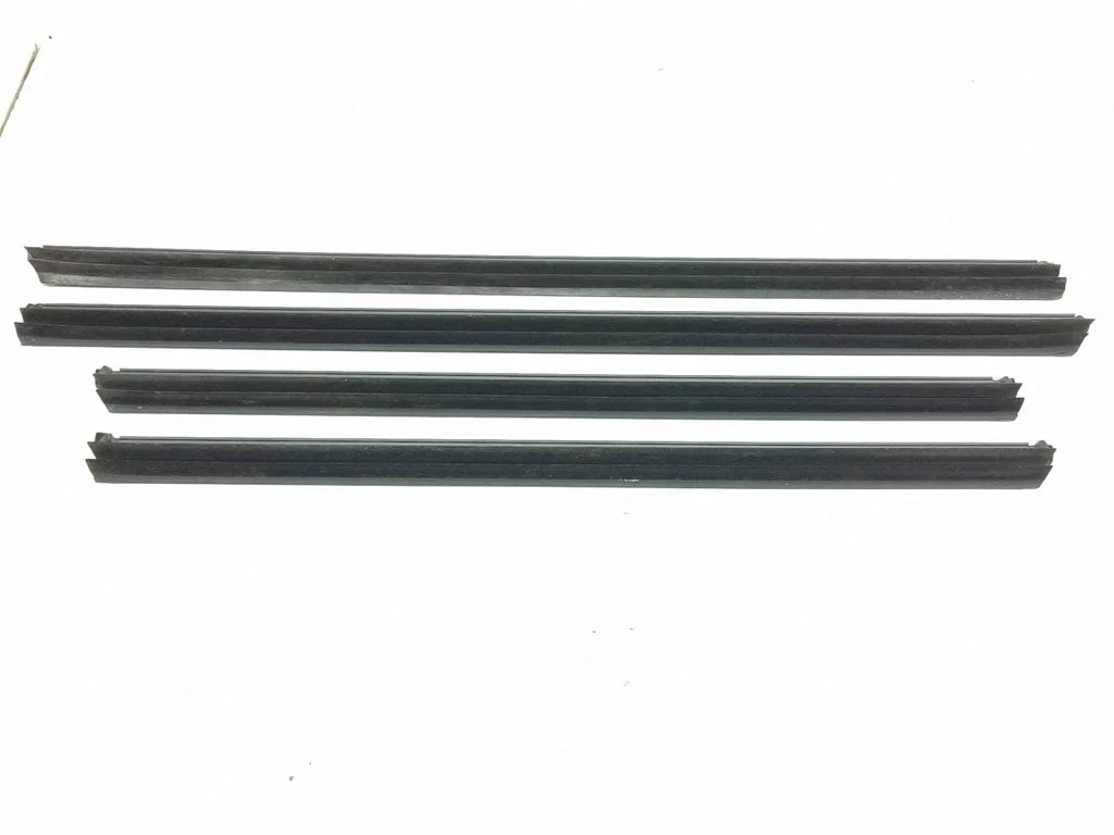 Rubber seal front door window/glass