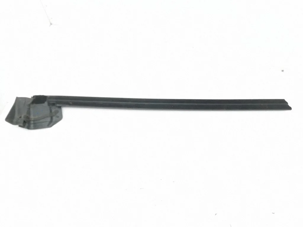 Rubber seal front door window/glass – right