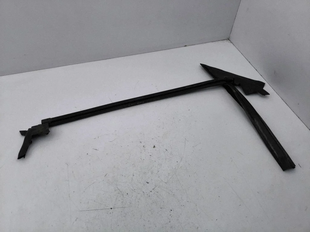 Rubber seal front door window/glass 4G8837479J