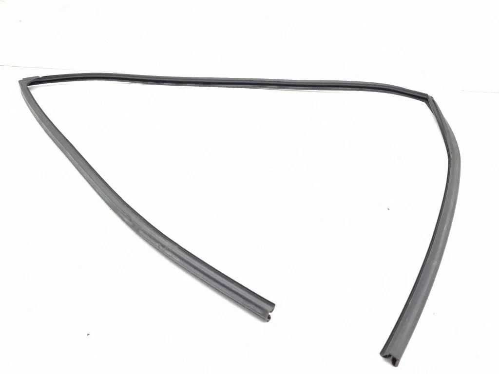 Rubber seal front door window/glass – left