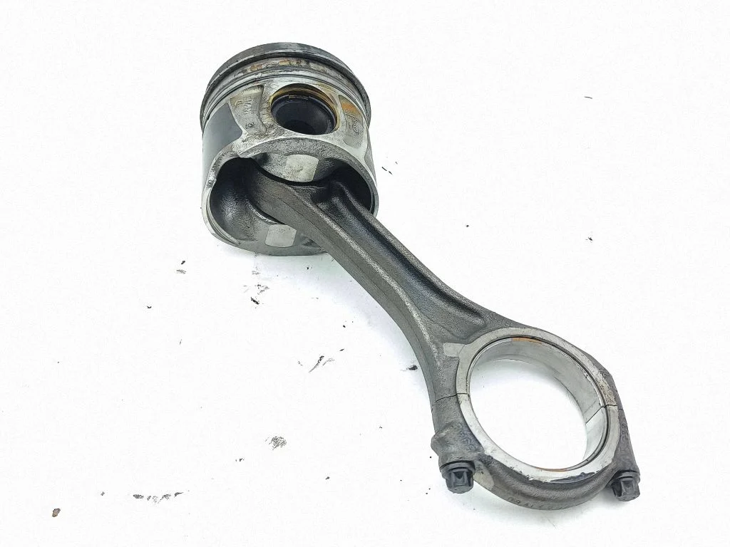 Piston with connecting rod 401131M4121
