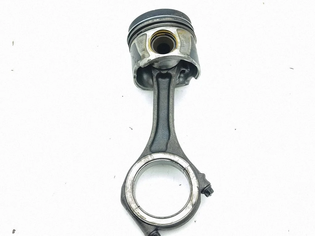 Piston with connecting rod