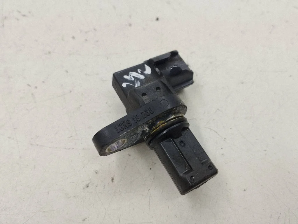 Camshaft position sensor L3K918230