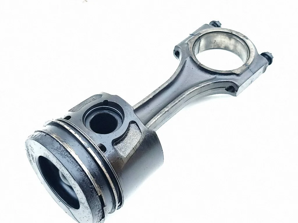 Piston with connecting rod