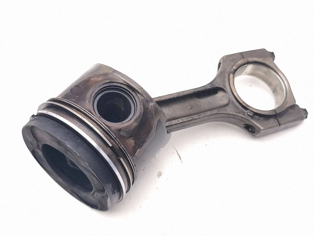 Piston with connecting rod