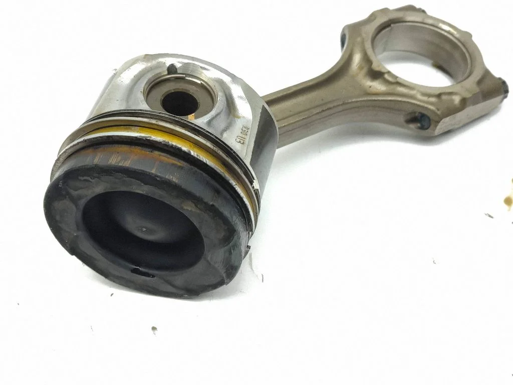 Piston with connecting rod