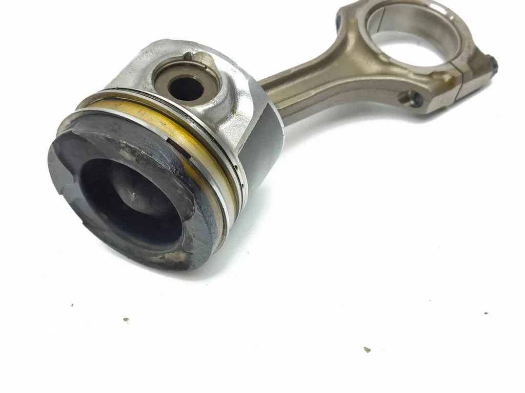 Piston with connecting rod