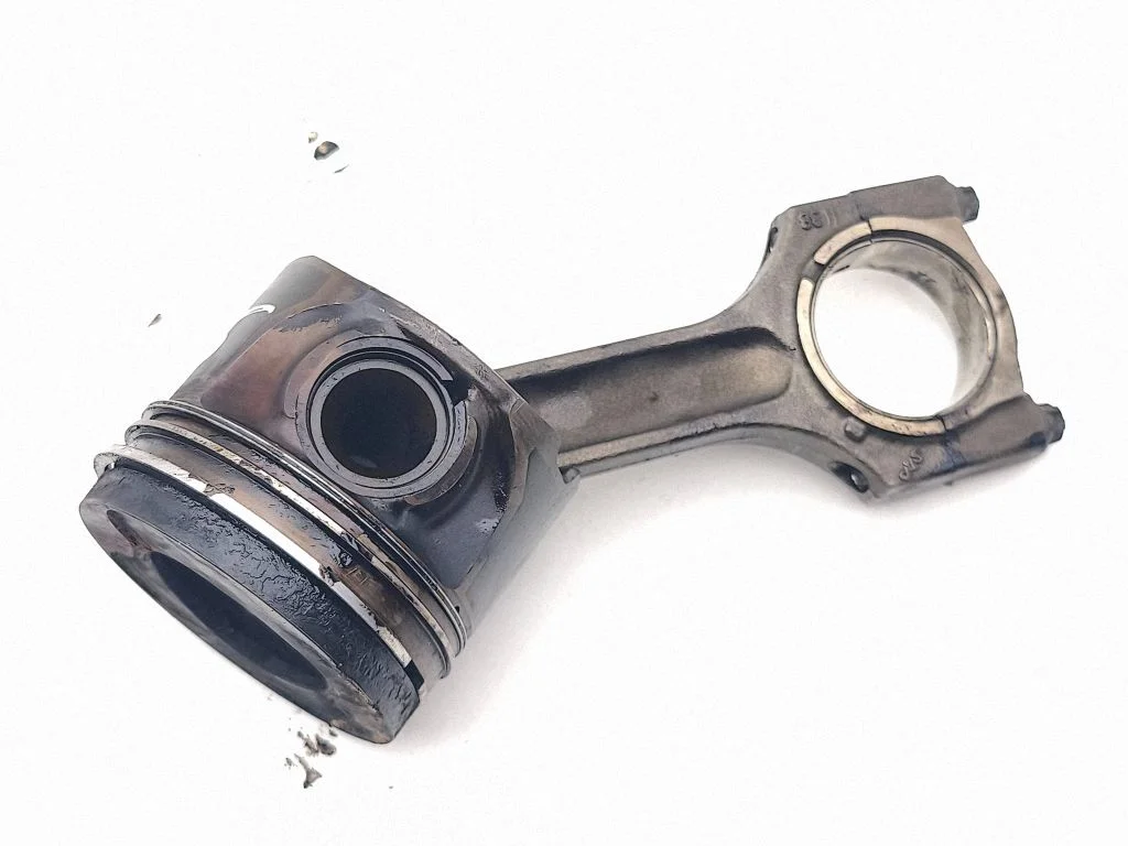 Piston with connecting rod