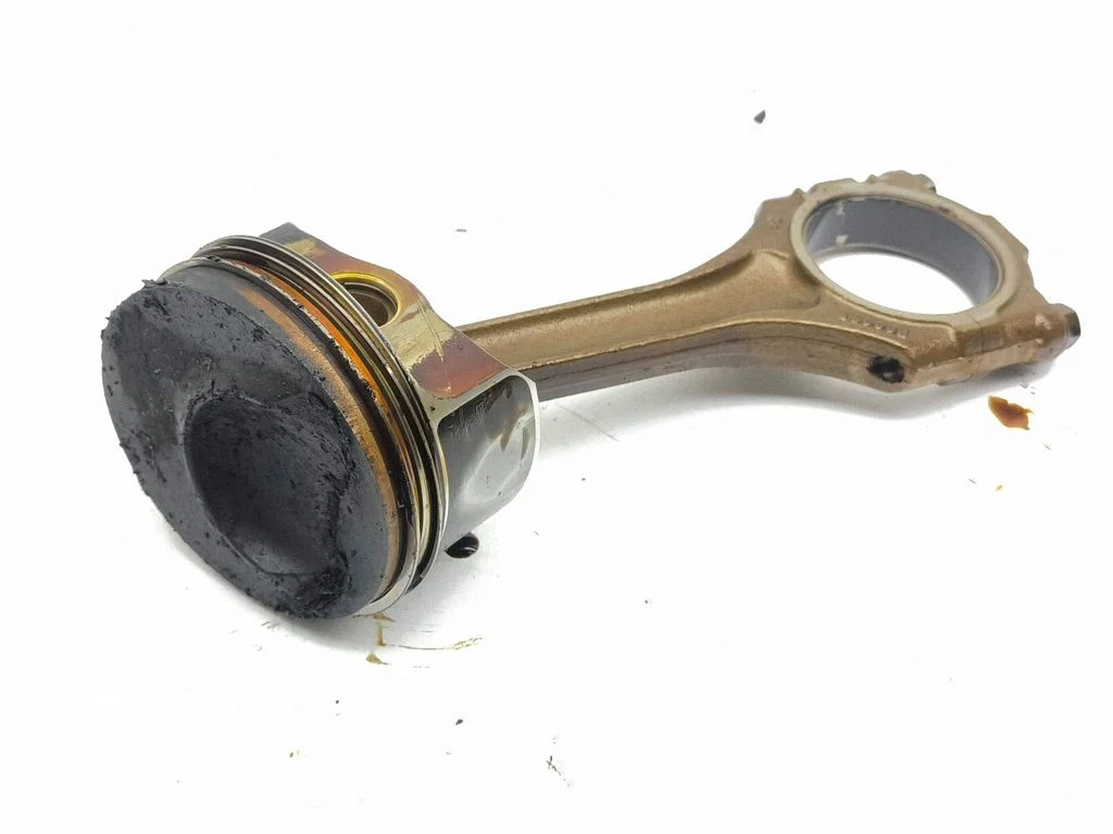 Piston with connecting rod