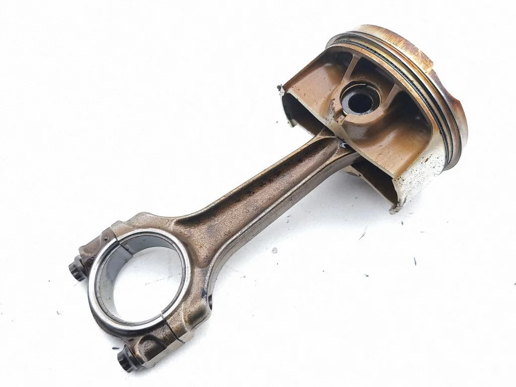 Piston with connecting rod 724202