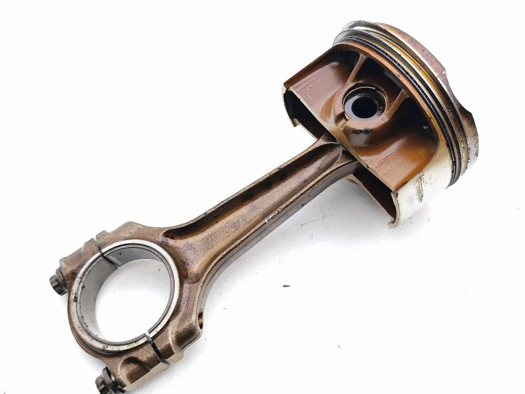 Piston with connecting rod 724212