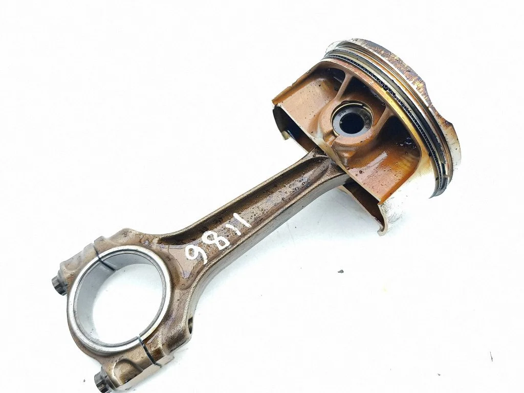 Piston with connecting rod 724212