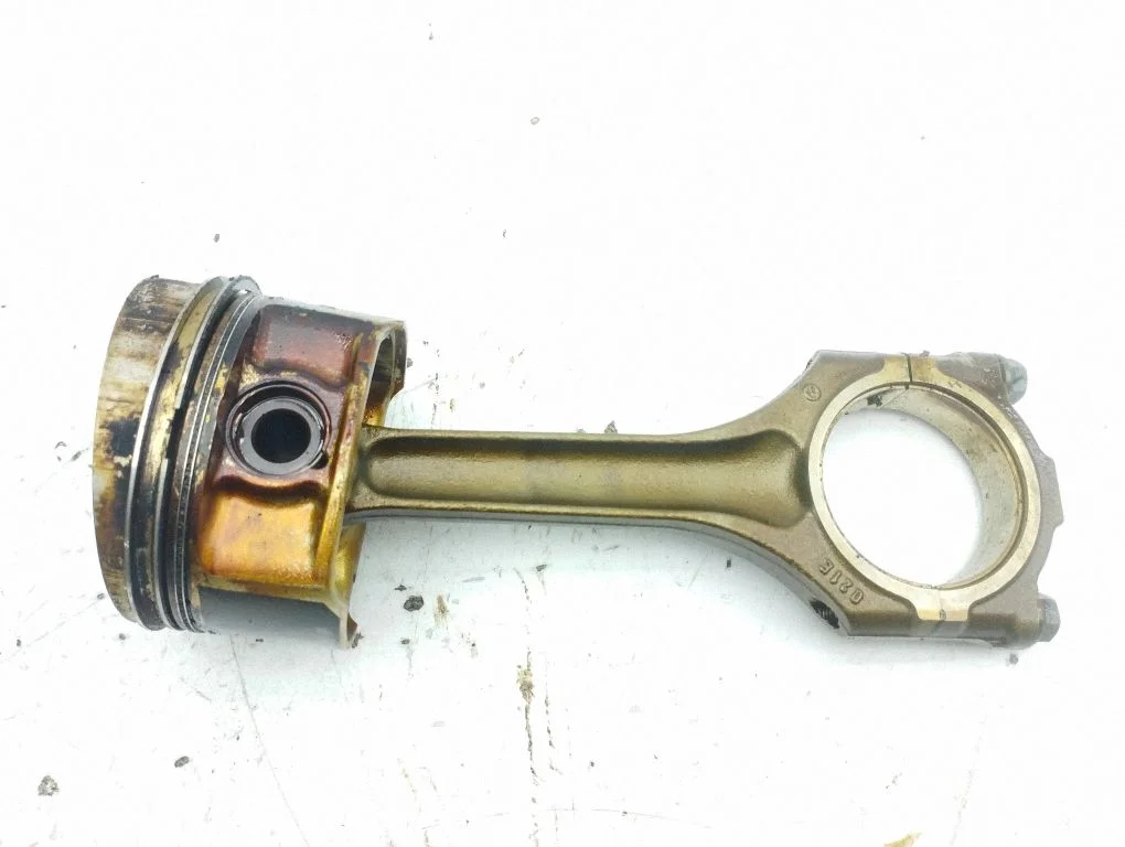 Piston with connecting rod H00820