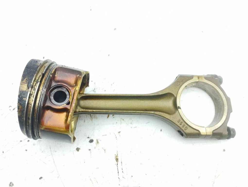 Piston with connecting rod H0081L