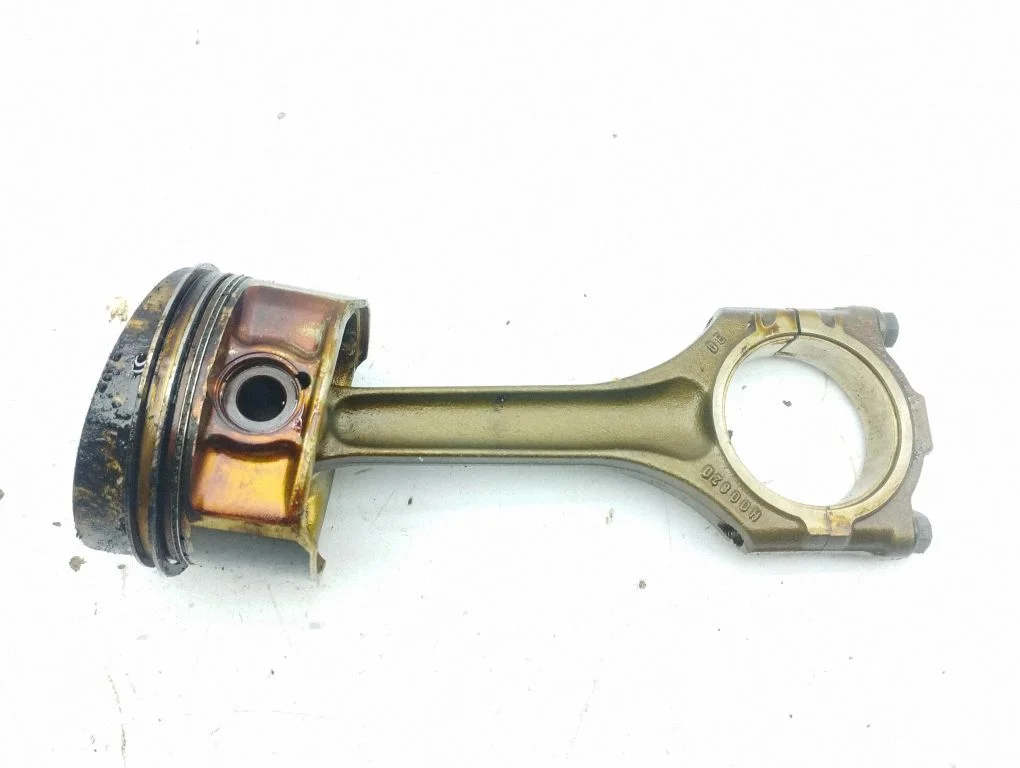 Piston with connecting rod H00820