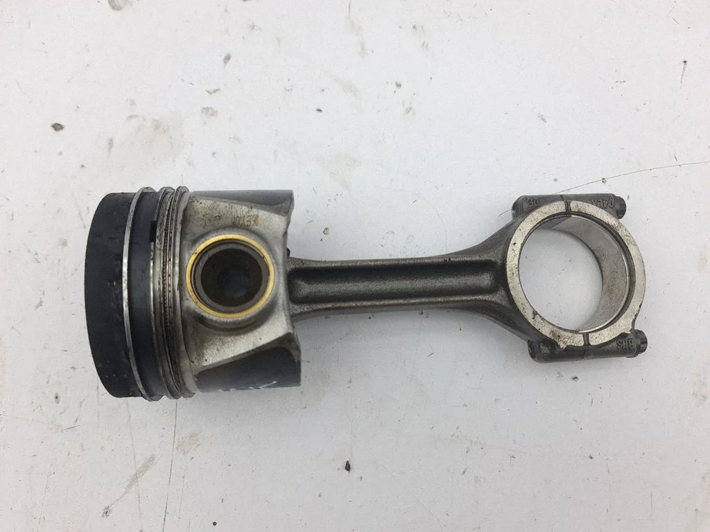 Piston with connecting rod