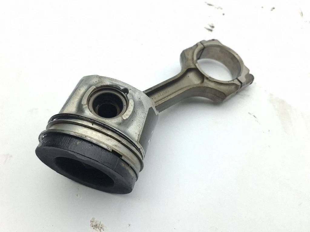Piston with connecting rod
