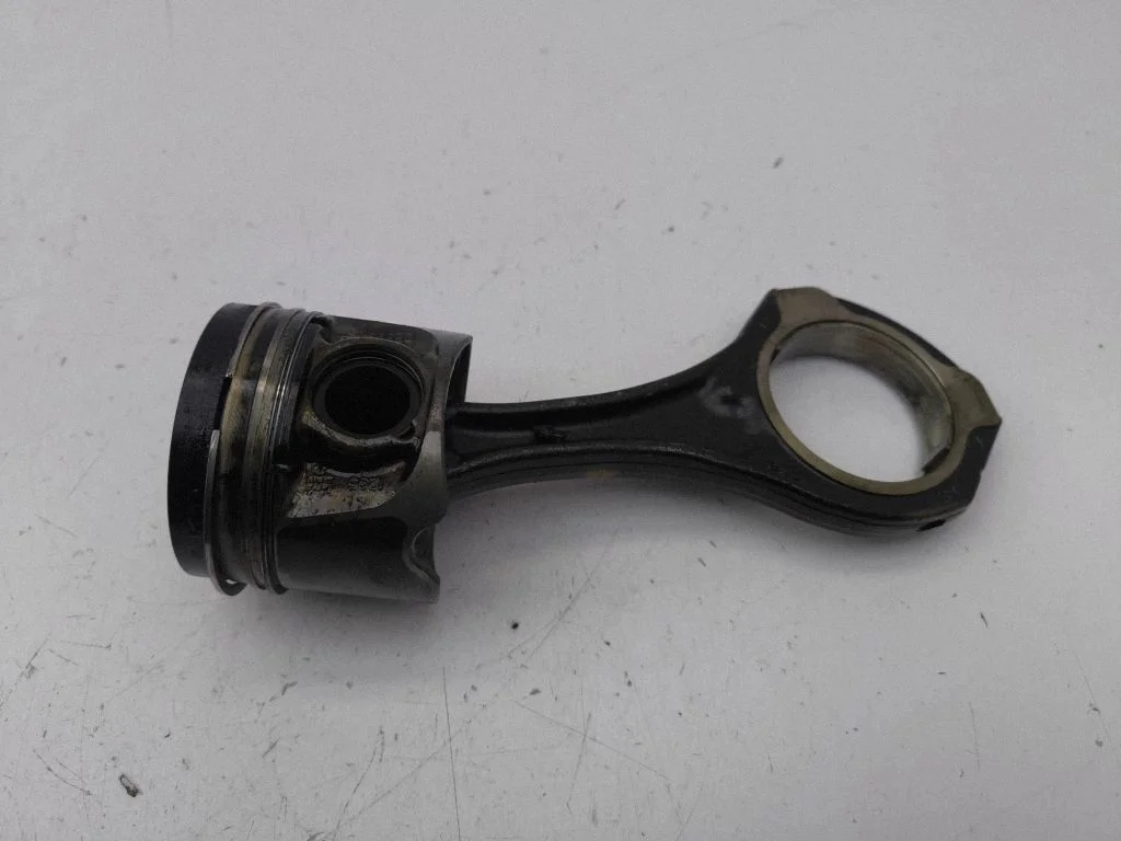 Piston with connecting rod