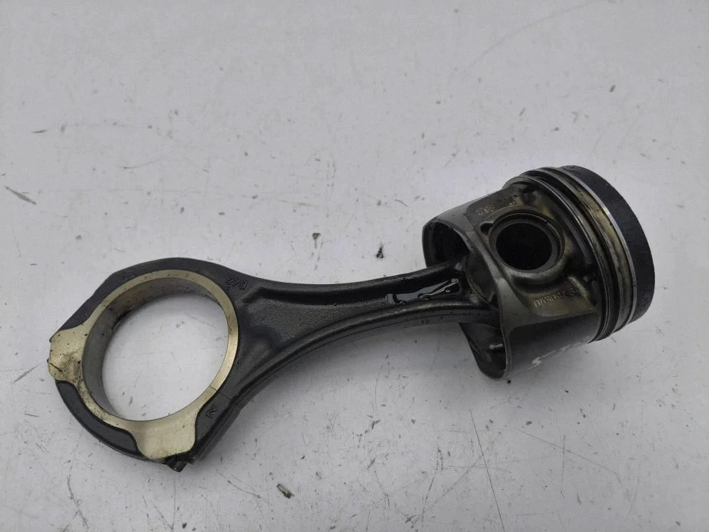 Piston with connecting rod