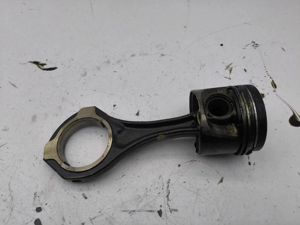 Piston with connecting rod