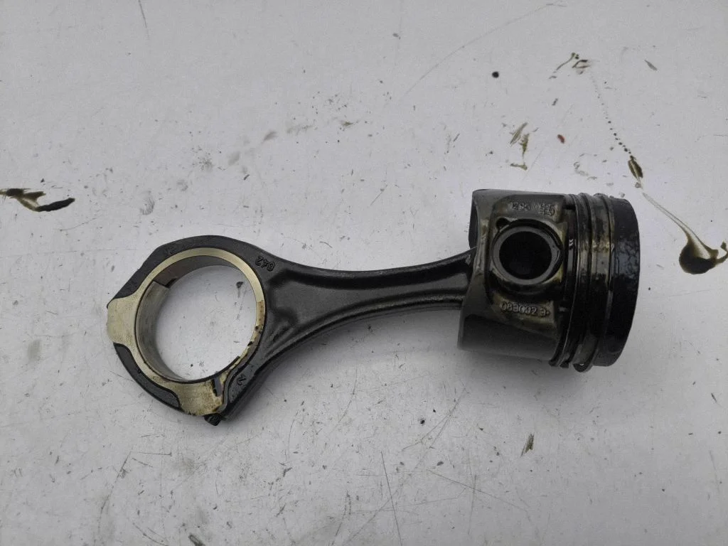 Piston with connecting rod