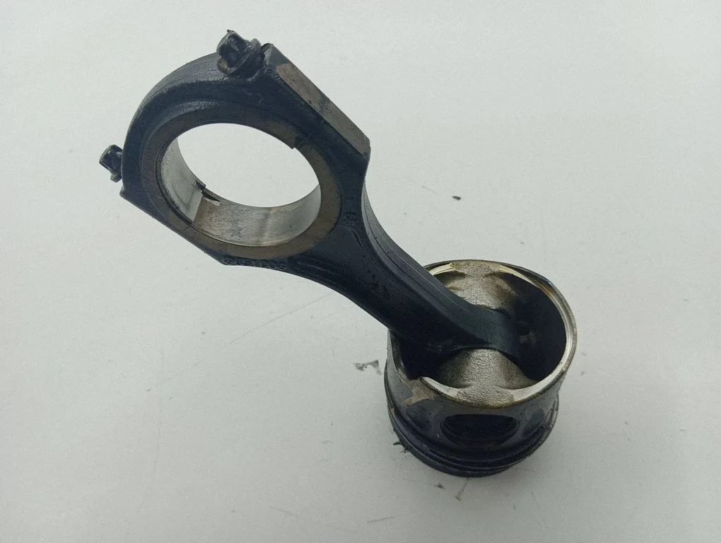 Piston with connecting rod 65100