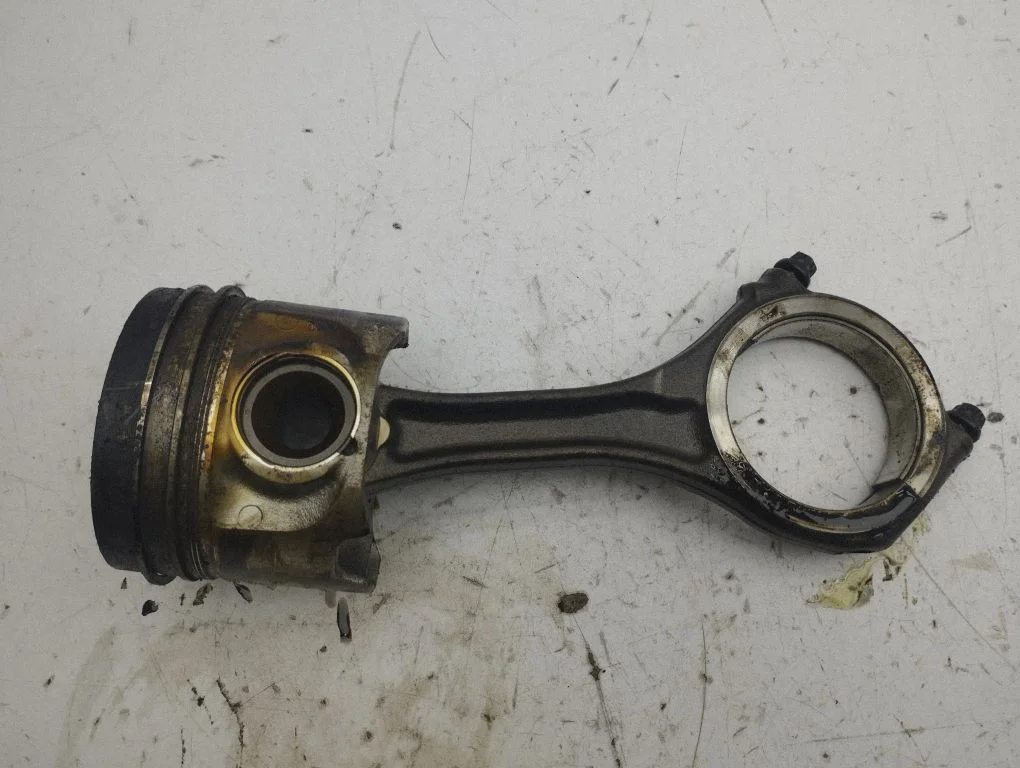 Piston with connecting rod