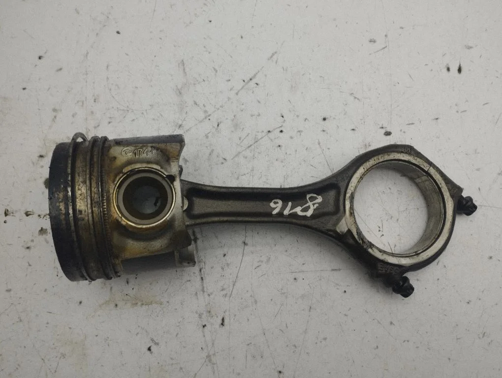 Piston with connecting rod