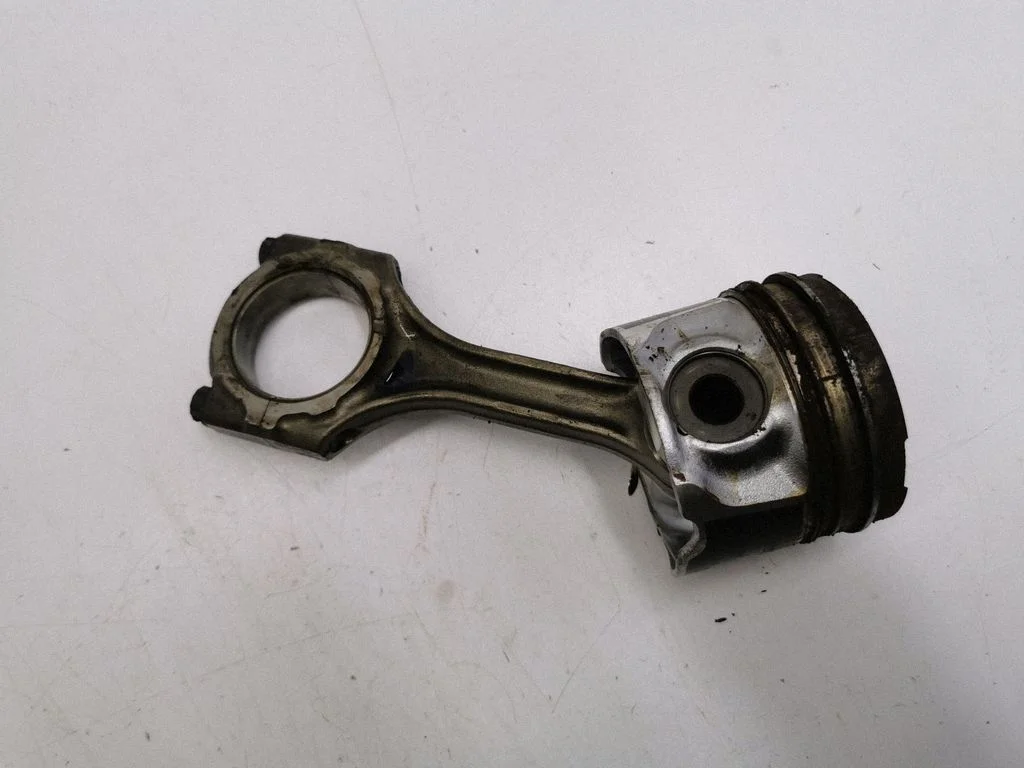 Piston with connecting rod 7JA05428