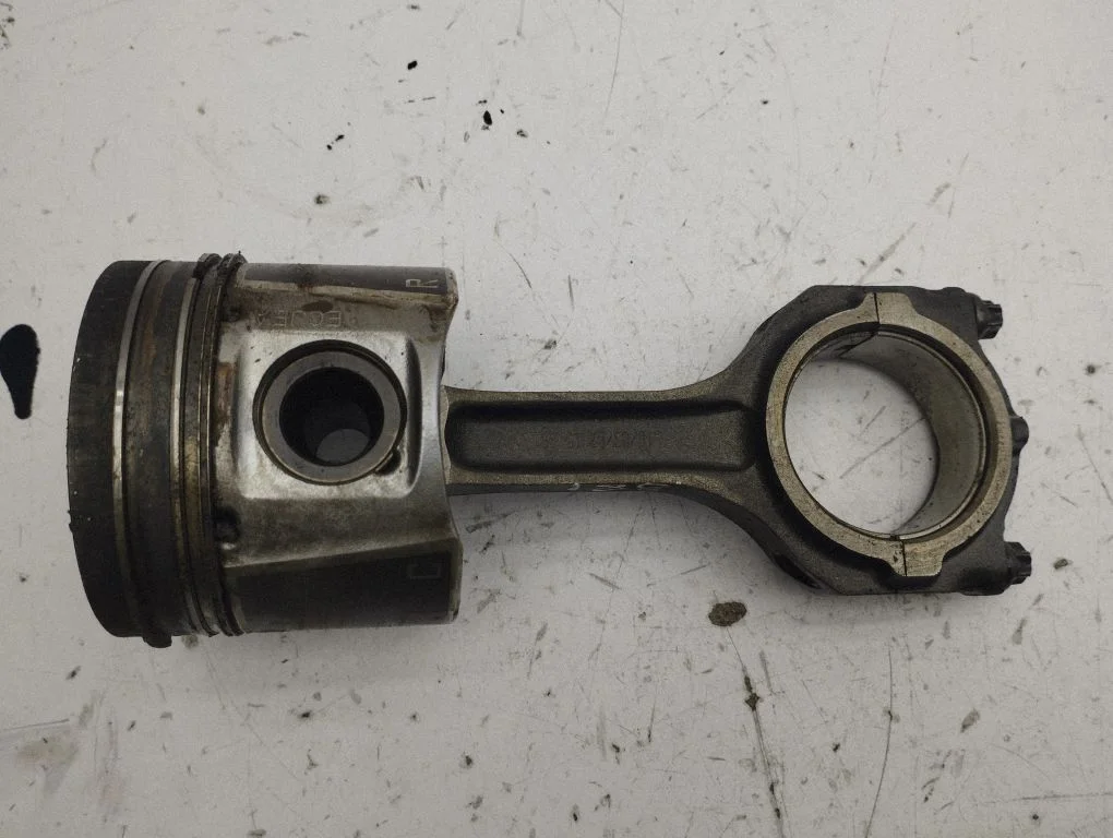 Piston with connecting rod