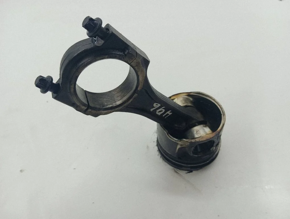 Piston with connecting rod