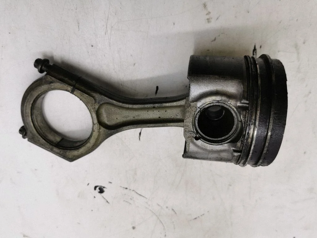 Piston with connecting rod – Subaru Forester SH (2008-2013)
