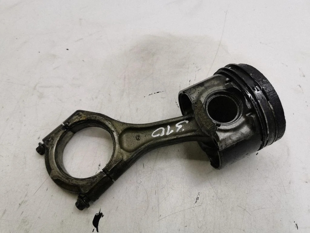 Piston with connecting rod – Subaru Forester SH (2008-2013)