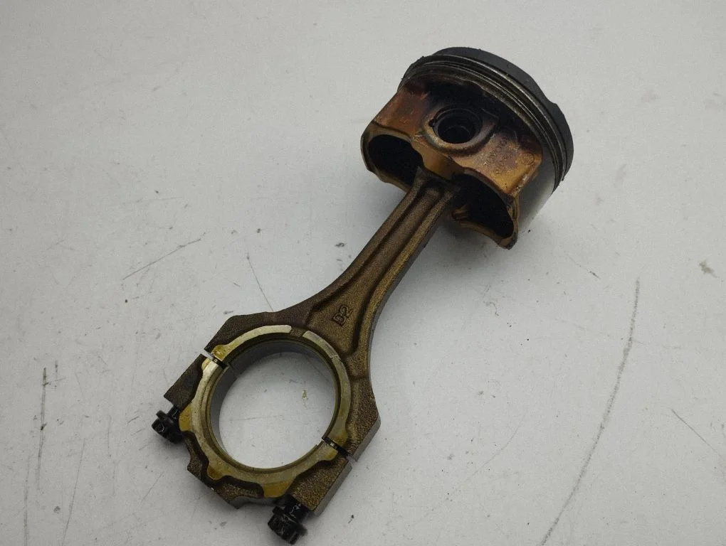 Piston with connecting rod 31080